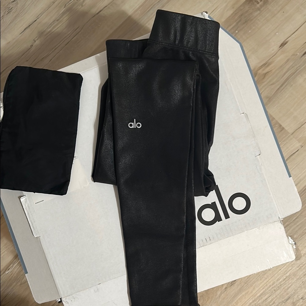 ALO YOGA leatherette high waist Black Leggings - xs - excellent condition.